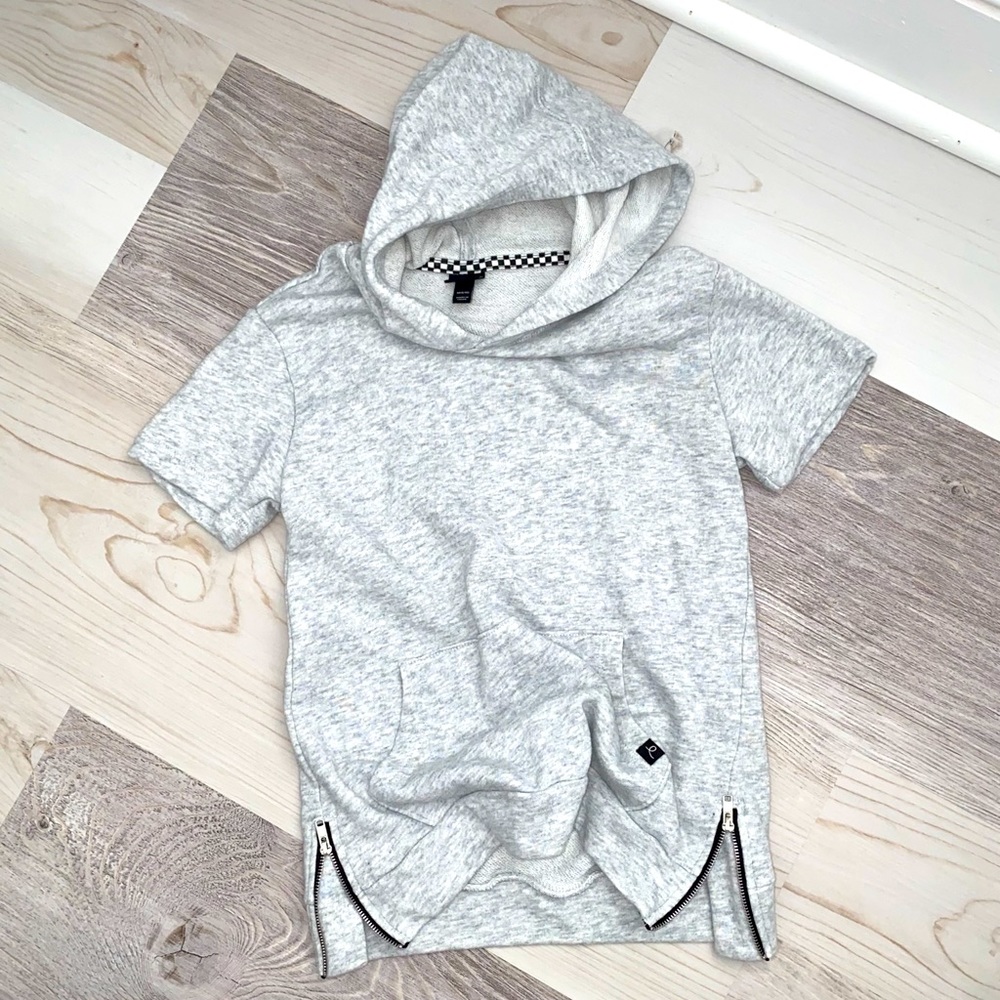 Art Class. Sweater Hooded Tee.